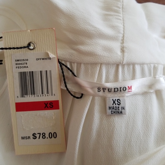 Studio M Ivory Sleevesles V deep neck. Size xs - Picture 7 of 8